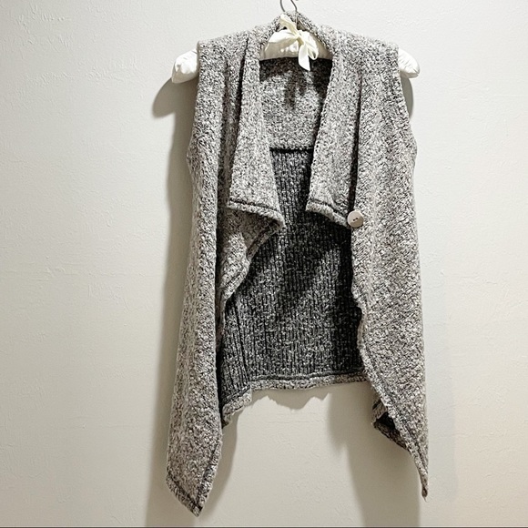 TRUE GRIT DRY GOODS Women’s Gray Chunky Boucle Vest - Picture 1 of 6